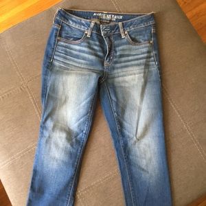 AE super stretch size 10. Capri